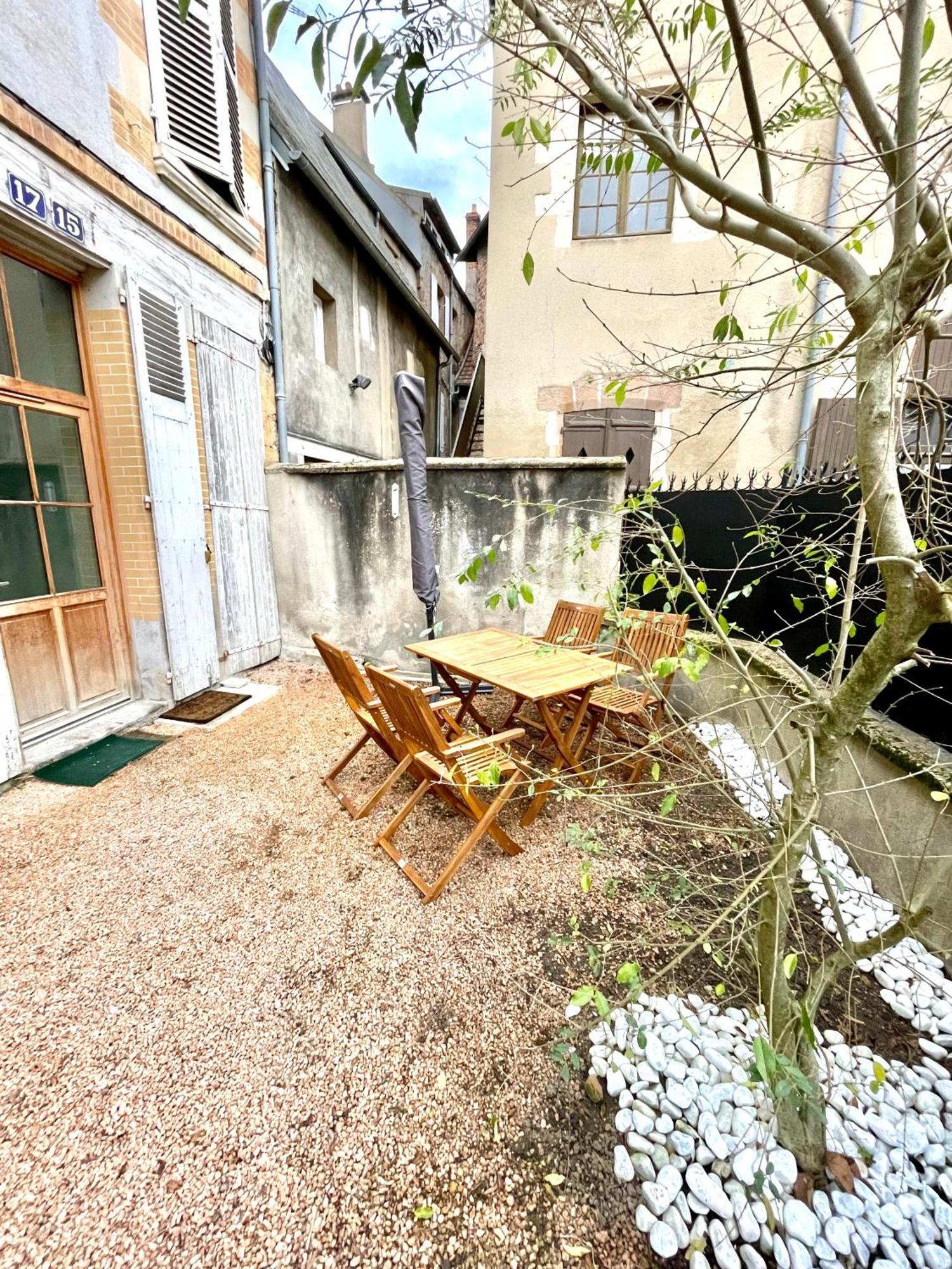 La Maison Des Cours - Wifi - Centre Ville Мулен Экстерьер фото